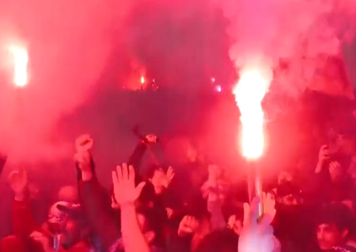 Ce nebunie! Trabzonspor a câștigat primul titlu după aproape 40 de ani » Fanii au intrat pe teren înainte de finalul meciului