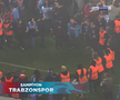 Ce nebunie! Trabzonspor a câștigat primul titlu după aproape 40 de ani » Fanii au intrat pe teren înainte de finalul meciului