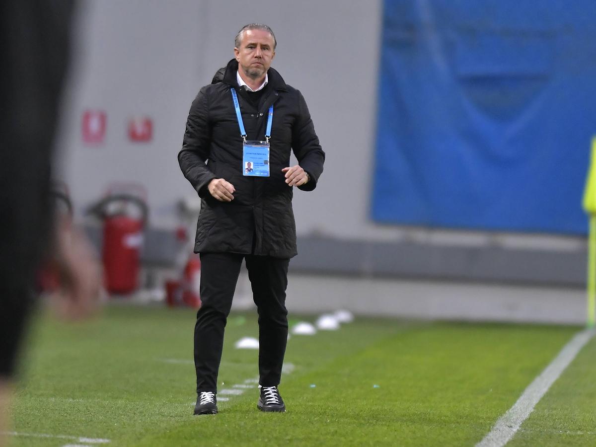 Universitatea Craiova - FC Voluntari, 30.04.2022 // foto: Imago