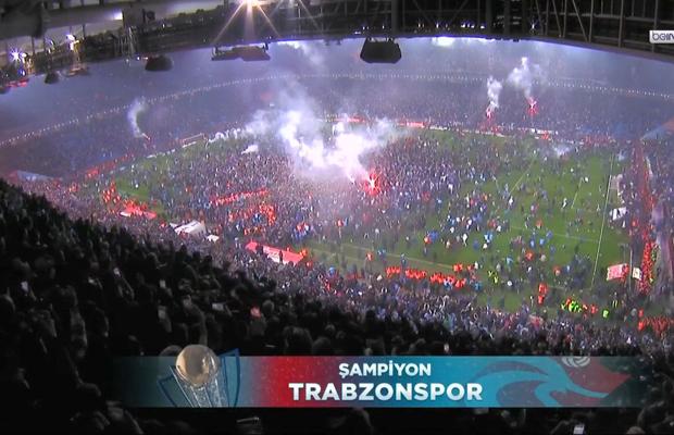Ce nebunie! Trabzonspor a câștigat primul titlu după aproape 40 de ani » Fanii au intrat pe teren înainte de finalul meciului