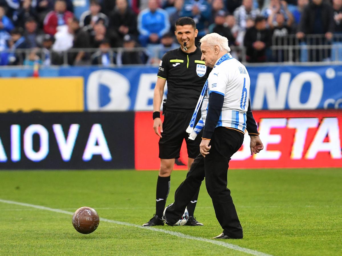 Universitatea Craiova - FC Voluntari, 30.04.2022 // foto: Imago