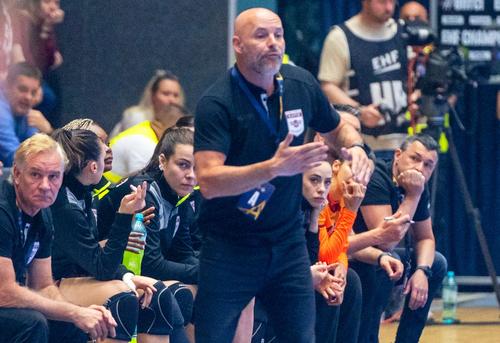 Kim Rasmussen (50 de ani), antrenorul giuleștencelor, nu și-a luat gândul de la calificarea în Final Four, dar cere mai multă concentrare din partea elevelor lui.