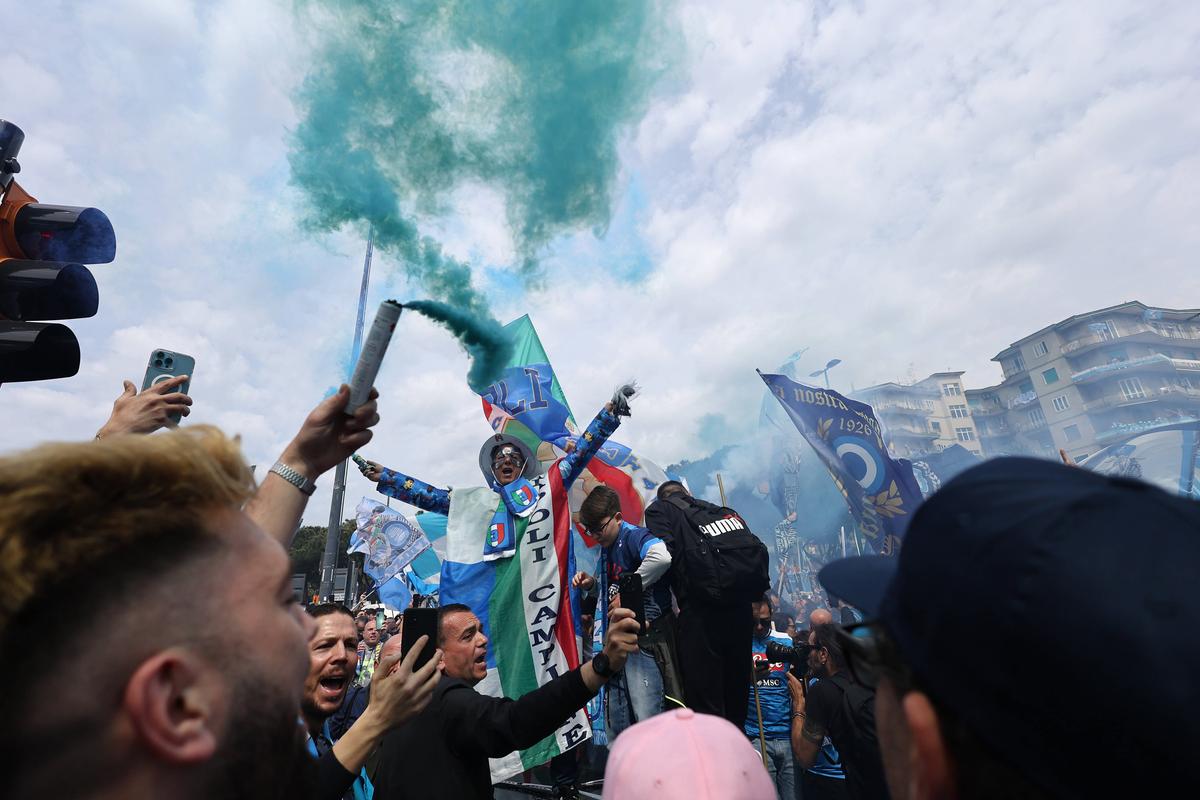 Fanii lui Napoli petrec cu gândul la titlul în Serie A