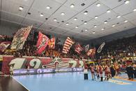 Atmosferă uluitoare în Sala Polivalentă » Jucătoarele și fanii Rapidului au cântat împreună în ciuda înfrângerii din Liga Campionilor