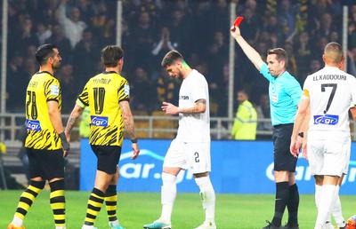 Furtună la PAOK! Răzvan Lucescu a amendat și a exclus din lot jucătorul eliminat meciul trecut: „Iresponsabil”