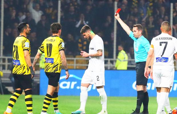 Furtună la PAOK! Răzvan Lucescu a amendat și a exclus din lot jucătorul eliminat meciul trecut: „Iresponsabil”