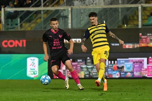 Dennis Man a jucat ultima oară la Parma în deplasarea de la Palermo / Foto: Imago