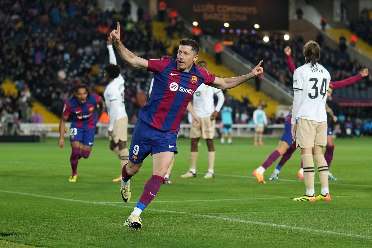 Barcelona - Valencia, meci cu de toate » Răsturnări de scor, trei gafe uriașe și primul hat-trick pentru Lewandowski