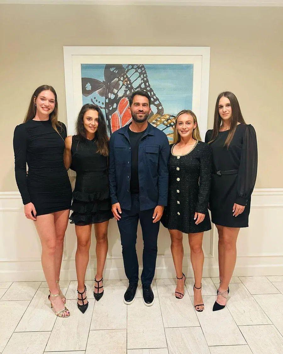 Horia Tecău alături de Mara Gae, Jaqueline Cristian, Ana Bogdan și Anca Todoni Horia Tecău: „Nu mi-e dor de tenis, singurul loc unde aș mai juca un meci este Wimbledon