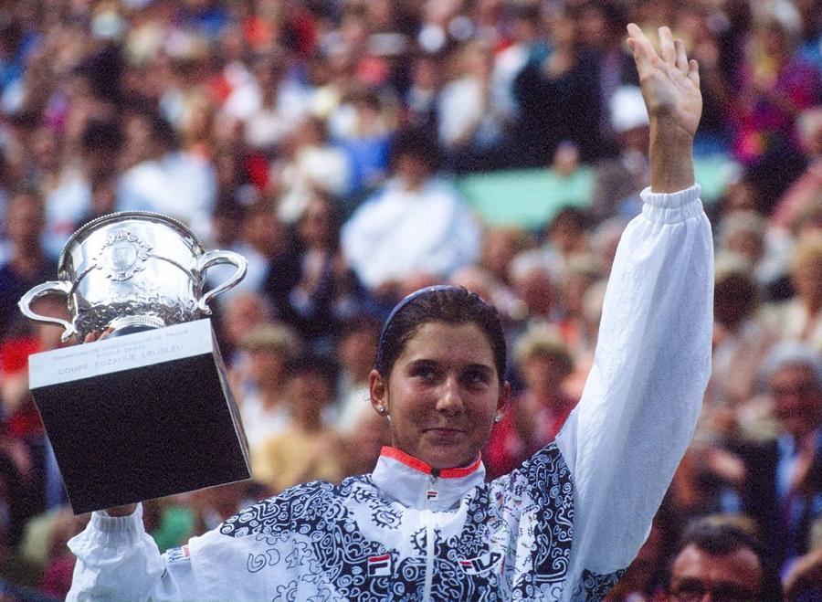 Monica Seles, la începuturile sclipitoarei cariere / Sursă foto: Imago Images A fost înjunghiată pe teren, a căzut în depresie, a căutat refugiu în „munți” de chipsuri » Povestea colosală a copilului-minune care a scris istorie în tenis: „Încet și trist m-am împăcat cu viața”