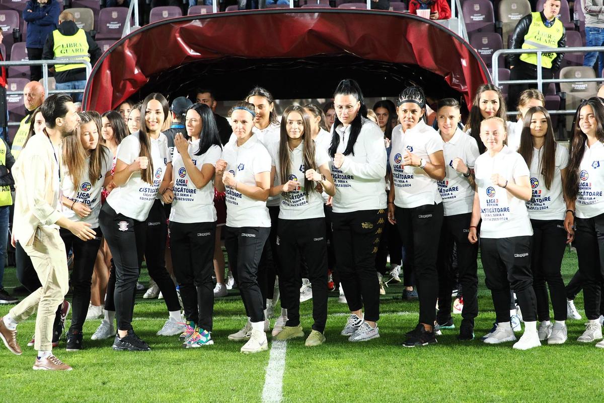 Primul trofeu la Rapid în era Dan Șucu  » Au făcut turul arenei din Giulești și au înjurat Steaua