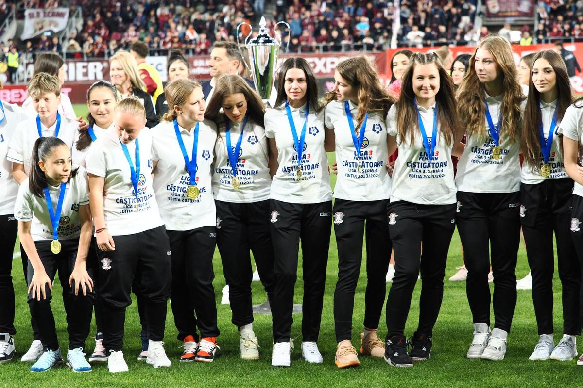 Primul trofeu la Rapid în era Dan Șucu  » Au făcut turul arenei din Giulești și au înjurat Steaua
