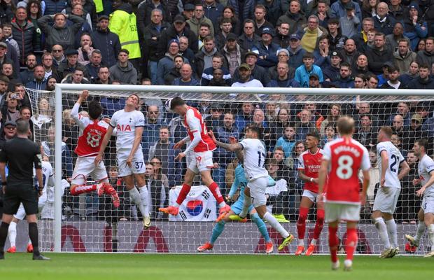 Legenda lui Arsenal, hărțuită de fanii lui Tottenham în tribune: „Dă-l afară! Nu poate face așa ceva”