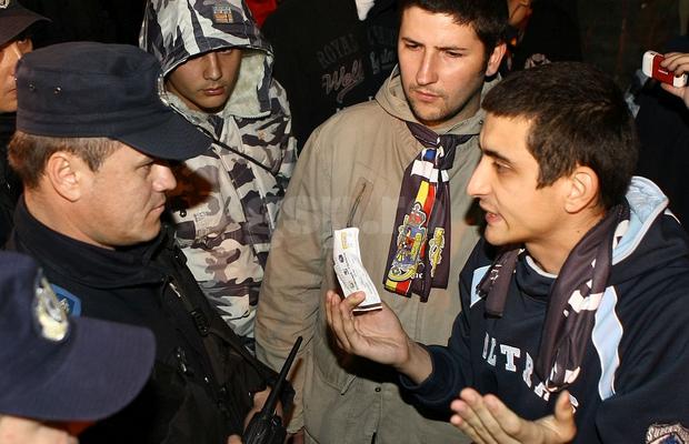 30 de imagini nepublicate cu George Simion, candidatul-ultras care care a câștigat turul 1 la prezidențiale: scandaluri, controverse, mesaje tendențioase