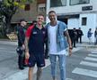 L-ai recunoaște din prima? După 7 sezoane jucate în Premier League, cântă la chitară pe străzile orașului » Reacția trecătorilor