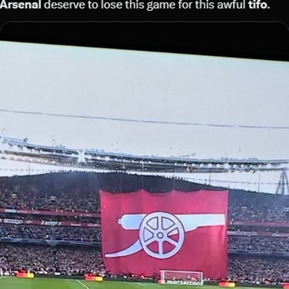 Scenografia pregătită de Arsenal pentru PSG, subiect de glume