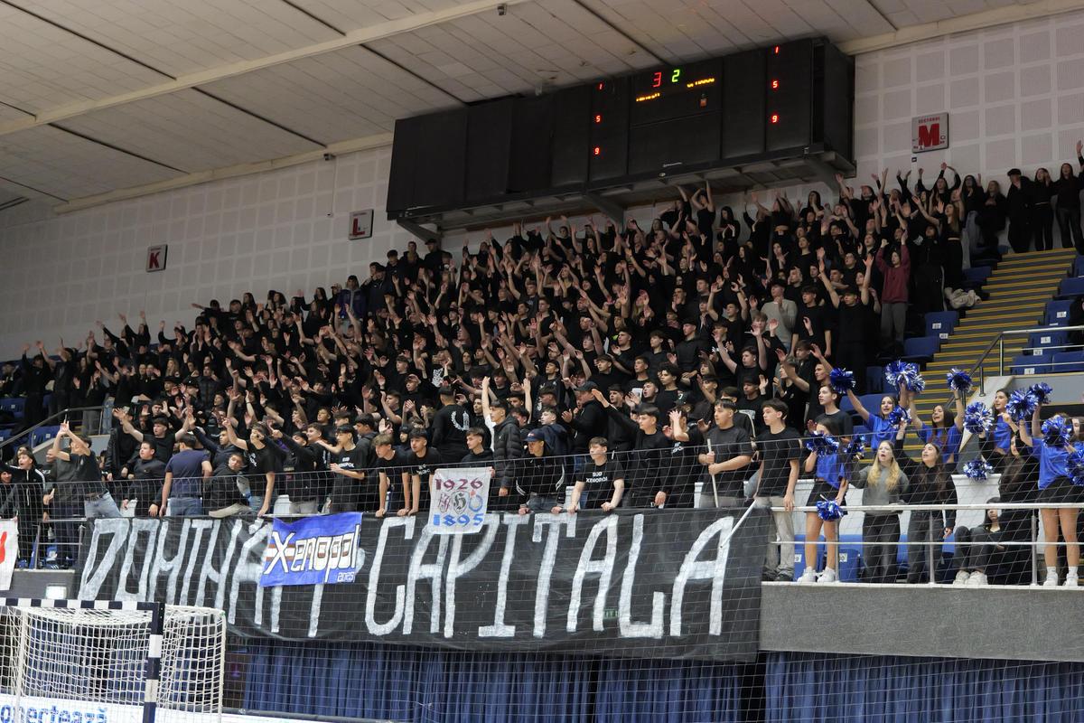 Astupați-vă urechile, cântă liceenii! » Cum a fost în ziua finalelor Ligii Liceelor, cu 2.500 de elevi, părinți și profesori în Polivalentă. Minori vulgari: „Piz**lor!”, „Sifoanelor!”, „Sunteți de că**t”