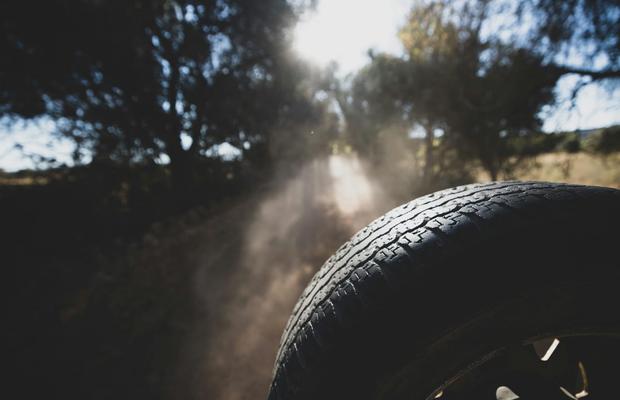 Ce riscuri implică folosirea anvelopelor de iarnă vara