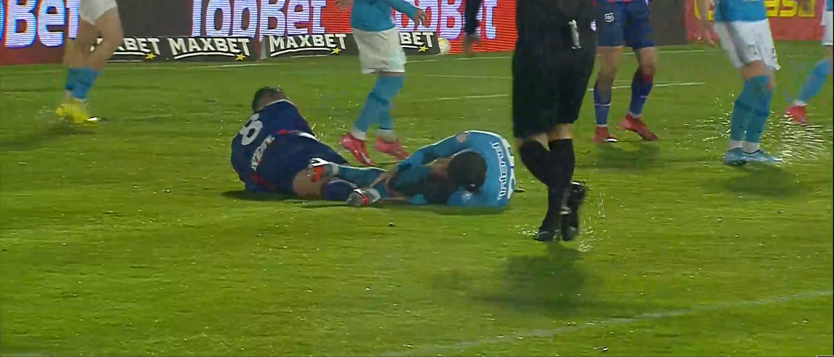Dublă fractură! Accidentare teribilă la FC Voluntari - FC Bihor, meci oprit 9 minute » FCSB sare în ajutorul fotbalistului: „Îl așteptăm să vină la noi”