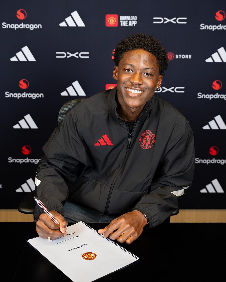 Kobbie Mainoo, un nou contract cu Manchester United / foto: Facebook Manchester United Manchester United i-a prelungit contractul jucătorului pe care Ruben Amorim nu îl mai dorea la echipă