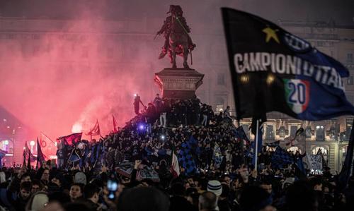 Fanii nerazzurri sunt gata pentru a repeta în Piazza Duomo sărbătoarea de la al 20-lea scudetto câștigat acum doi ani