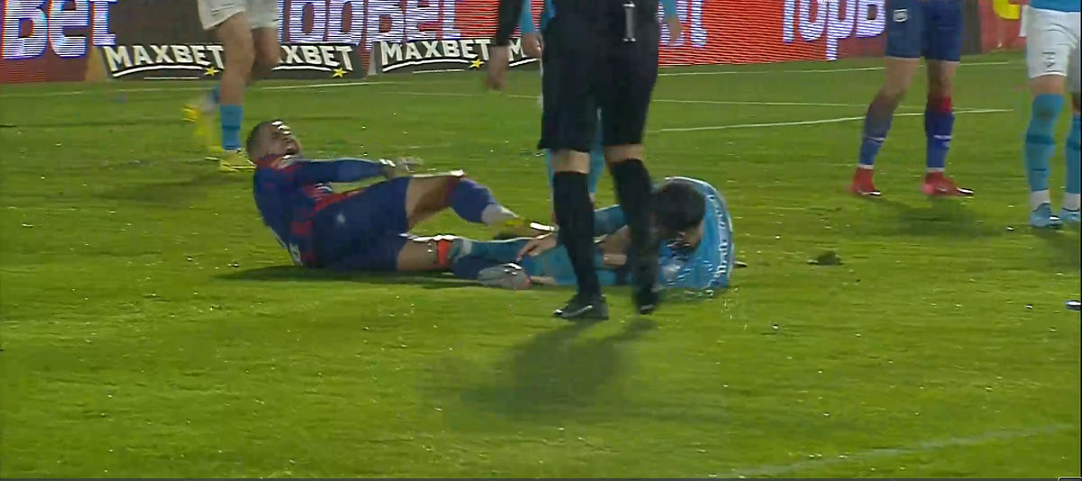 Dublă fractură! Accidentare teribilă la FC Voluntari - FC Bihor, meci oprit 9 minute » FCSB sare în ajutorul fotbalistului: „Îl așteptăm să vină la noi”