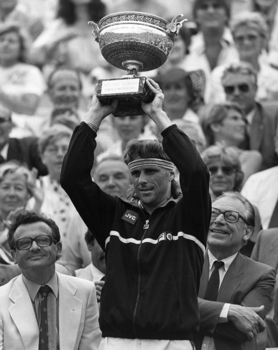 Bjorn Bjorg cu trofeul de la Roland Garros în 1981 FOTO Guliver/GettyImages Bjorn Borg, o enigmă cu multe trofee. „Nu era deloc făcut din gheață!”
