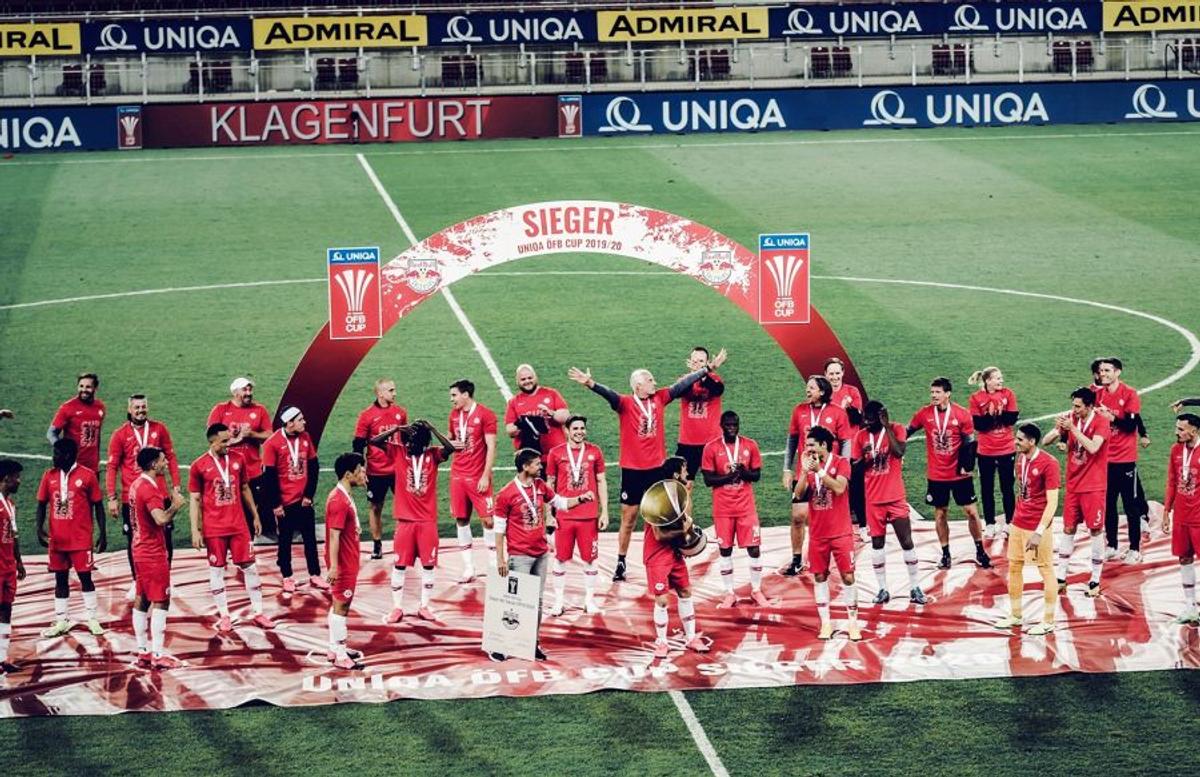 CUPA AUSTRIEI. FOTO Sărbătoare cu distanțare! Ce au făcut jucătorii lui Salzburg după ce au câștigat un nou trofeu