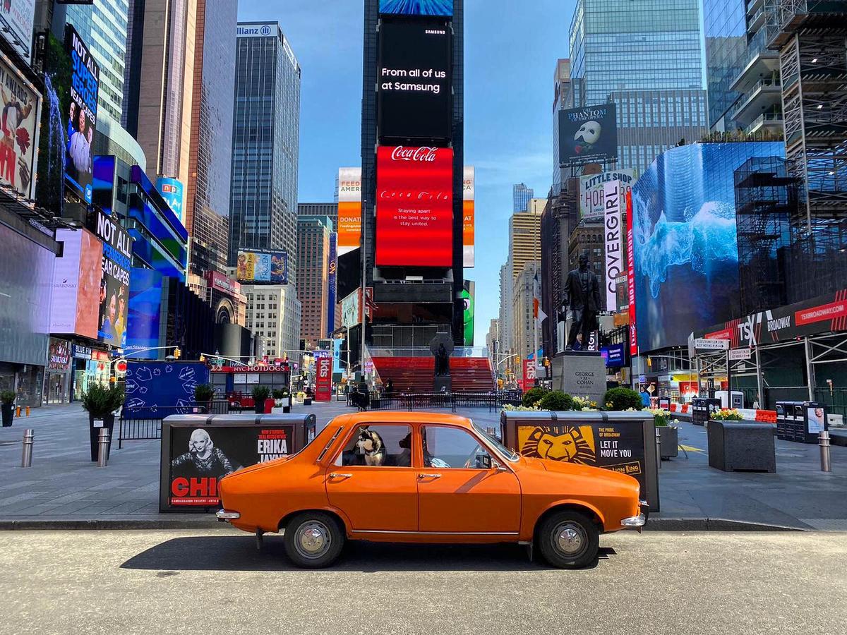 FOTO Cu Dacia 1300 pe străzile din New York