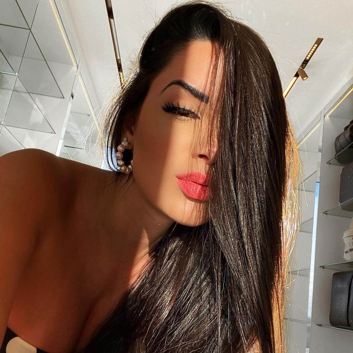 JUVENTUS. Douglas Costa are o iubită superbă! Nathalia își încântă fanii pe Instagram cu fiecare postare