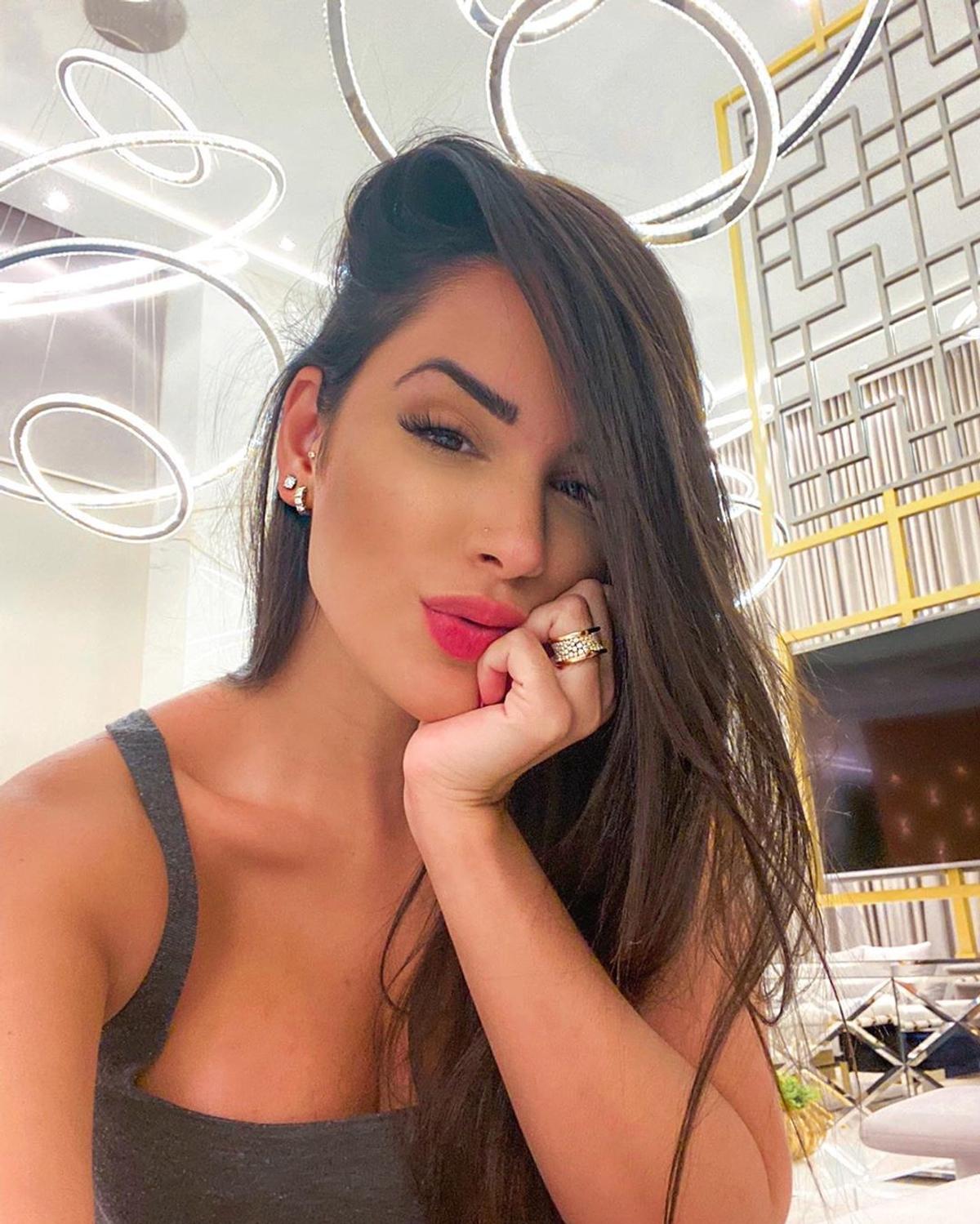 JUVENTUS. Douglas Costa are o iubită superbă! Nathalia își încântă fanii pe Instagram cu fiecare postare