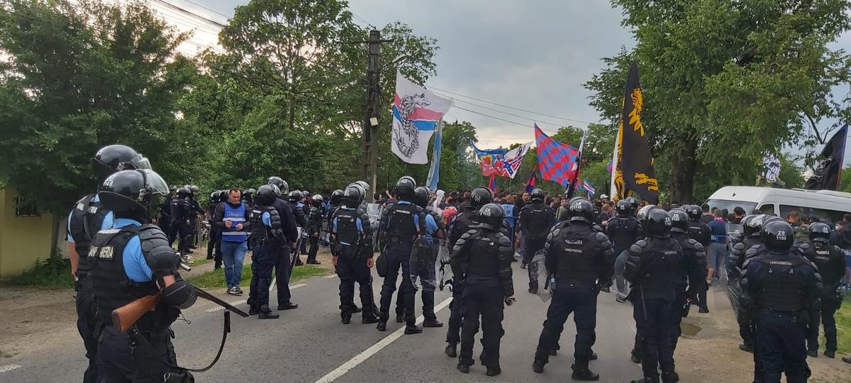 CS Afumați - CSA Steaua, fani și jandarmi