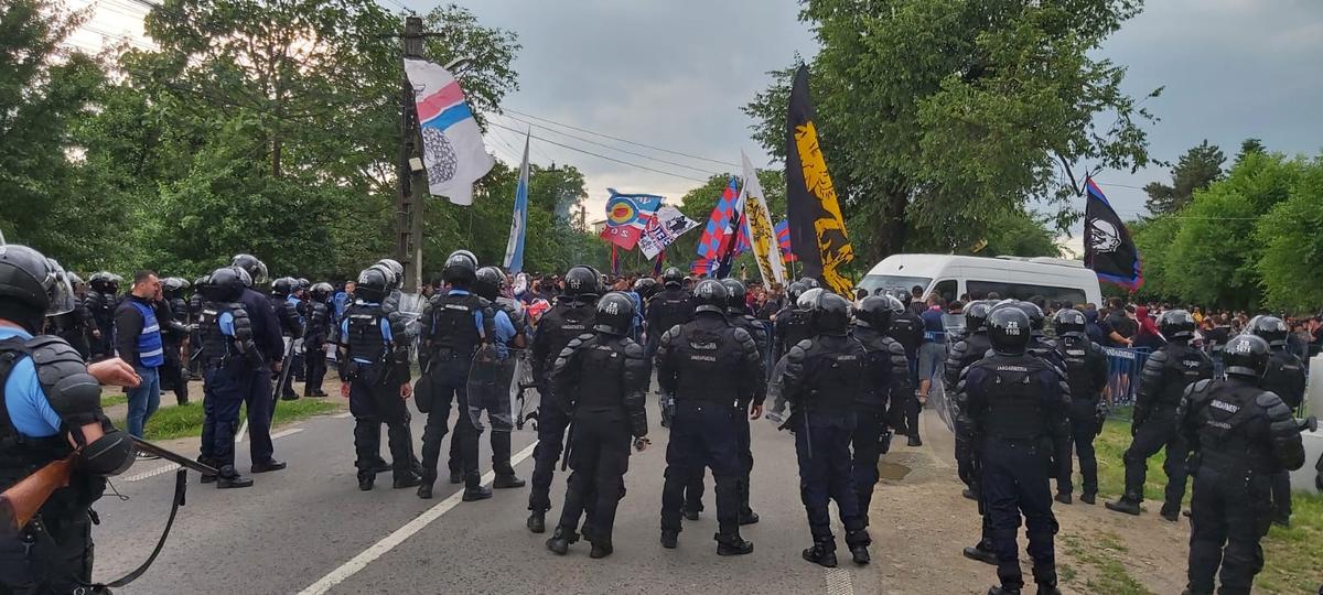 CS Afumați - CSA Steaua, fani și jandarmi
