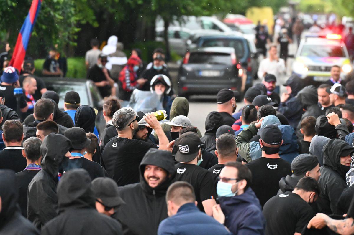 CS Afumați - CSA Steaua, fani și jandarmi