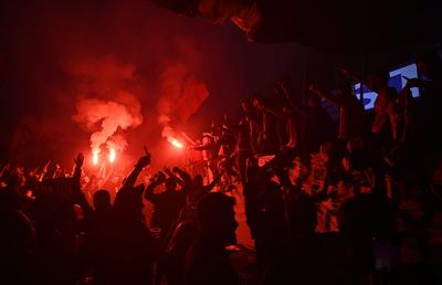 Panică în birourile CSA » Telefon disperat din mulțime, la sărbătoarea de promovare: „Alo! Au sărit gardurile, nu i-am lăsat pe stadion!”
