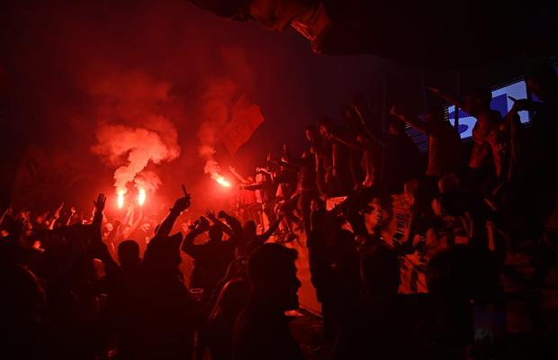 Panică în birourile CSA » Telefon disperat din mulțime, la sărbătoarea de promovare: „Alo! Au sărit gardurile, nu i-am lăsat pe stadion!”