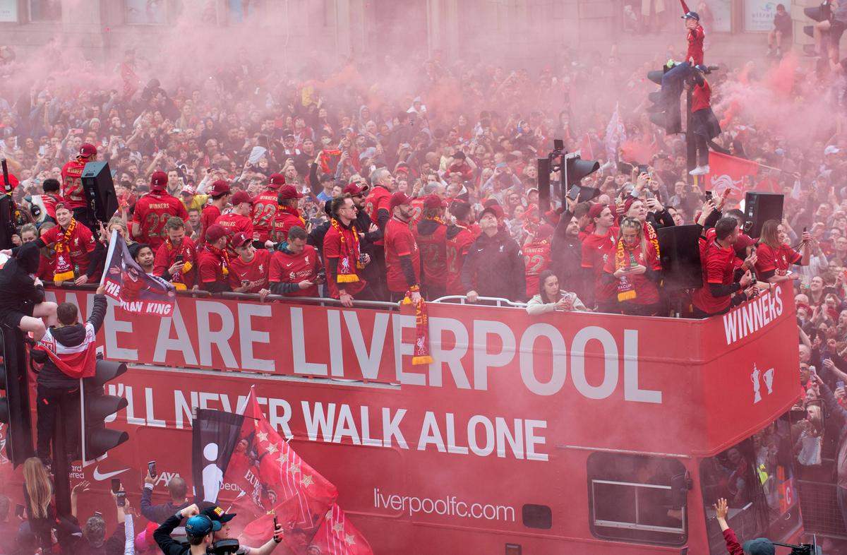 Liverpool, paradă în oraș după finala pierdută cu Real Madrid » Mii de fani au venit să-i aplaude pe jucători