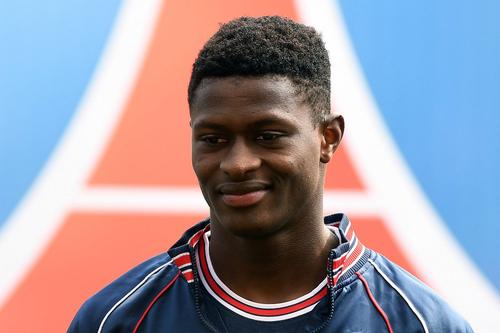 Nuno Mendes (19 ani, fundaș stânga) rămâne la PSG, după ce parizienii au achitat clauza de transfer definitiv în valoare de 40 de milioane de euro.