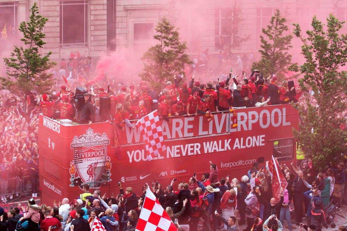 Liverpool, paradă în oraș după finala pierdută cu Real Madrid » Mii de fani au venit să-i aplaude pe jucători