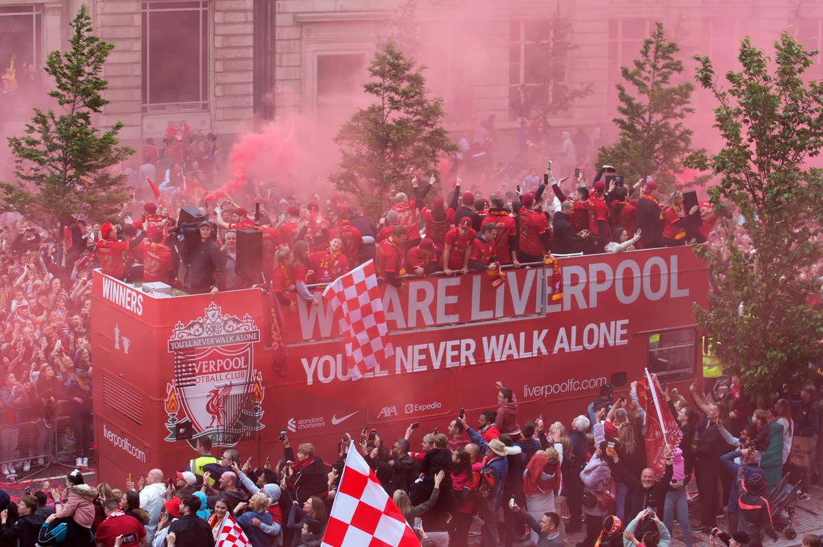 Liverpool, paradă în oraș după finala pierdută cu Real Madrid » Mii de fani au venit să-i aplaude pe jucători