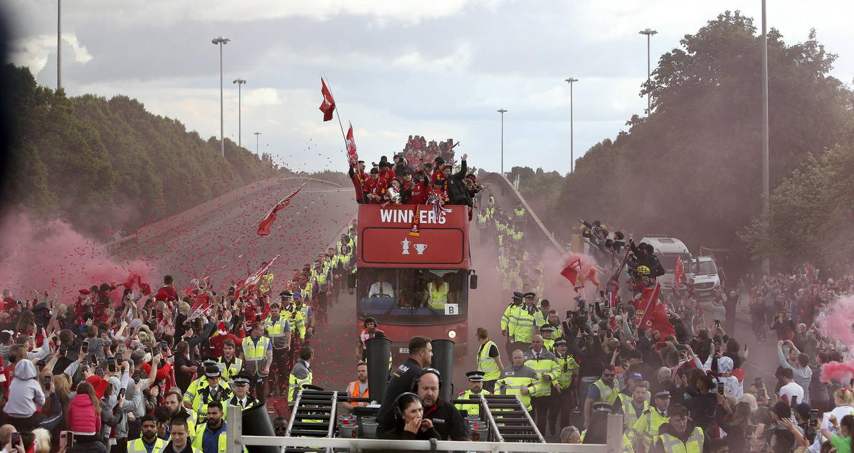 Liverpool, paradă în oraș după finala pierdută cu Real Madrid » Mii de fani au venit să-i aplaude pe jucători