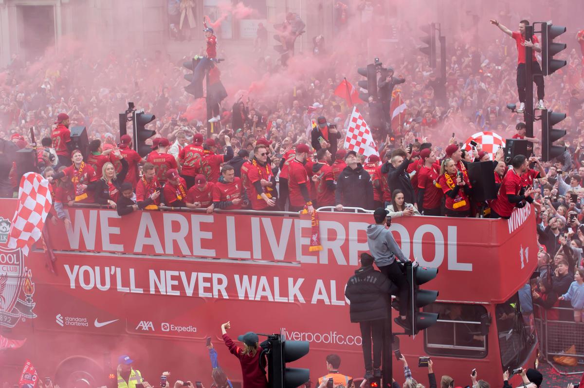 Liverpool, paradă în oraș după finala pierdută cu Real Madrid » Mii de fani au venit să-i aplaude pe jucători