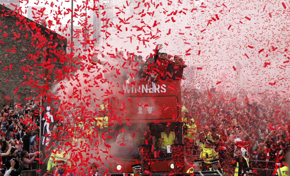 Liverpool, paradă în oraș după finala pierdută cu Real Madrid » Mii de fani au venit să-i aplaude pe jucători
