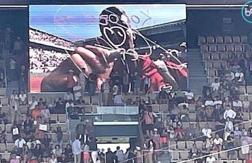 Novak Djokovic (3 ATP) a transmis un mesaj de pace între Serbia și Kosovo, imediat după victoria obținută în primul tur la Roland Garros, 6-3, 6-2, 7-6(1), împotriva lui Aleksandar Kovacevic (114 ATP).