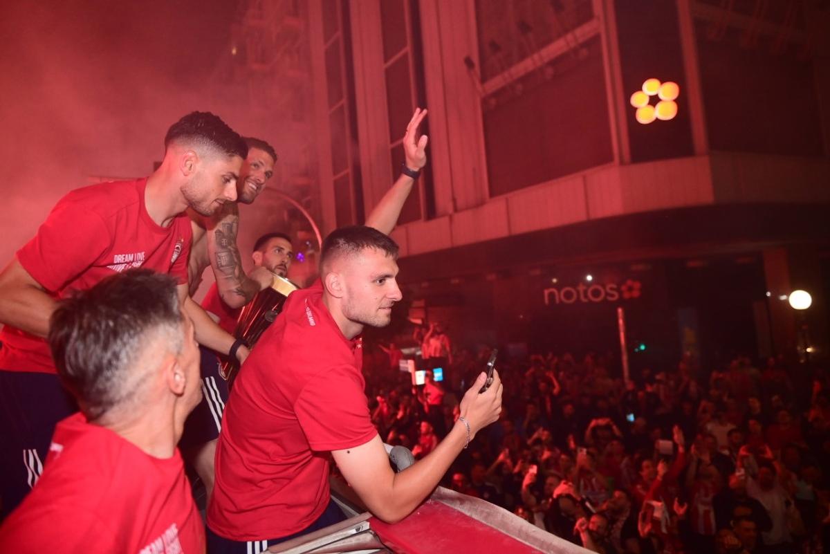 Să vină banii! Cât vor lua jucătorii lui Olympiakos după finala Conference League + Nebunie în Grecia după câștigarea trofeului