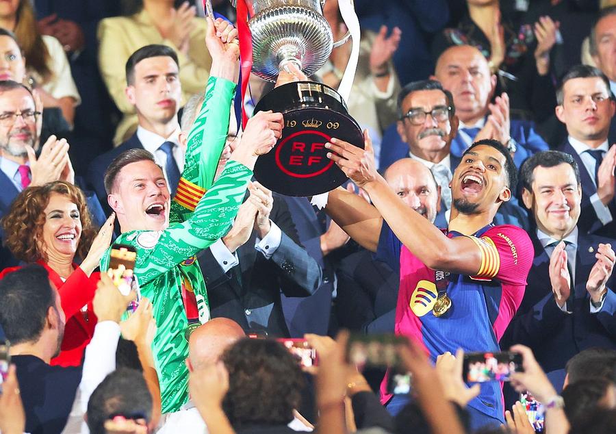 Conflict deschis la Barcelona! Îi atacă pe şefii clubului: „Ter Stegen e hărțuit. La fel au procedat și cu Xavi”