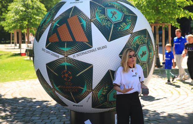 Gazeta a ajuns la finala Champions League! Festival inedit: masaj gratis, un portar-robot, iar cash-ul e interzis! Kaka, Cafu, Figo sau Seedorf întâmpină fanii
