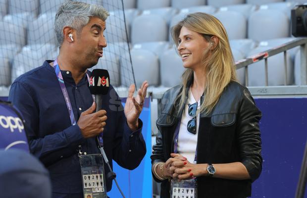 Jurnalista-fotomodel a furat toate privirile la antrenamentul oficial al lui PSG + Gestul rar întâlnit la acest nivel