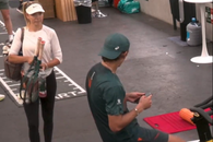 Consolat de iubita tenismenă după eșecul-surpriză de la Roland Garros » Camerele de supraveghere au surprins scena, imaginile au ajuns pe internet