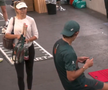 Alex de Minaur (9 ATP) a pierdut surprinzător în turul secund la Roland Garros. Momentul în care iubita lui, Katie Boulter (38 WTA), încearcă să îl consoleze a devenit viral.